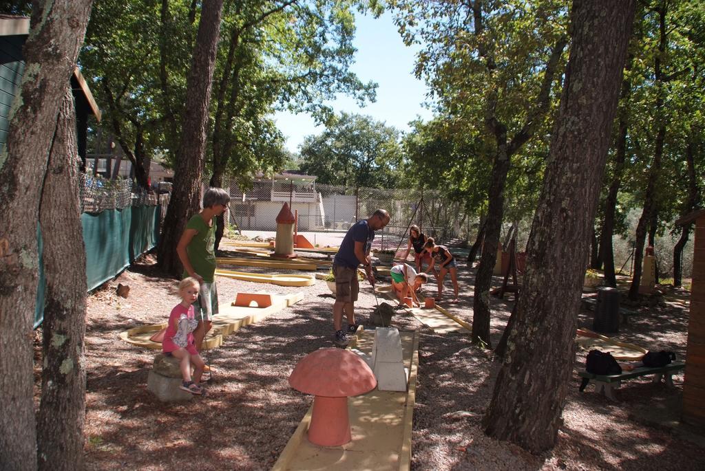 Camping Le Parc Saint-Paul-en-Forêt Zewnętrze zdjęcie